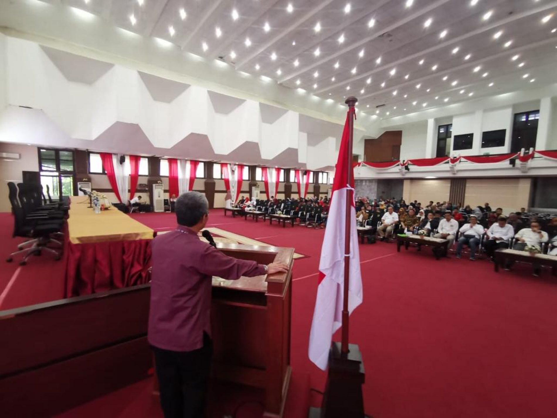 Dr. Ir. Andi Tamsil, M.Si Memberi sambutan sebagai Wakil Ketua ICMI Sul-Sel