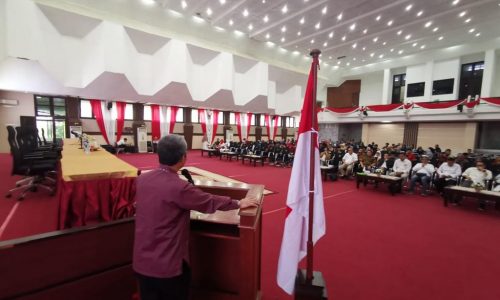 Dr. Ir. Andi Tamsil, M.Si Memberi sambutan sebagai Wakil Ketua ICMI Sul-Sel