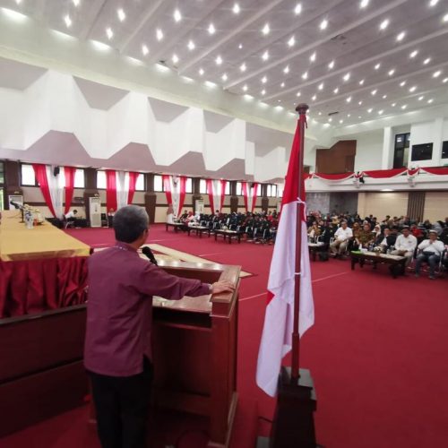 Dr. Ir. Andi Tamsil, M.Si Memberi sambutan sebagai Wakil Ketua ICMI Sul-Sel