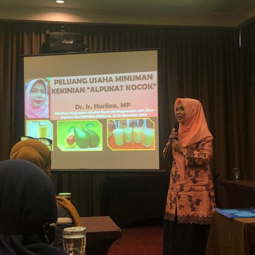 Dr. Ir. Harlina, MP Sebagai Narasumber pada Kegiatan Palatihan Pengolahan Minuman Kekinian